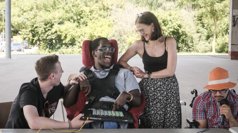Rencontre avec les services du pôle domicile adulte de l’APF France Handicap et le Collectif Otium autour d’un concert pas comme les autres